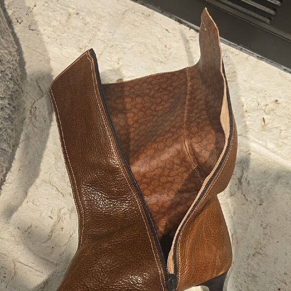Brown Suede Heeled Boots with Sleek Design - Picture 7 of 10